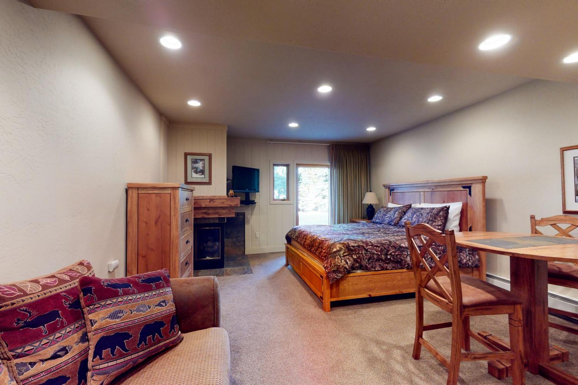 Peregrine Hotel Copper Mountain Room photo